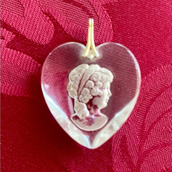 Vintage Glass Cameo Heart Pendant Measures 1.66" Very Pretty! Good Condition - Picture 1 of 4